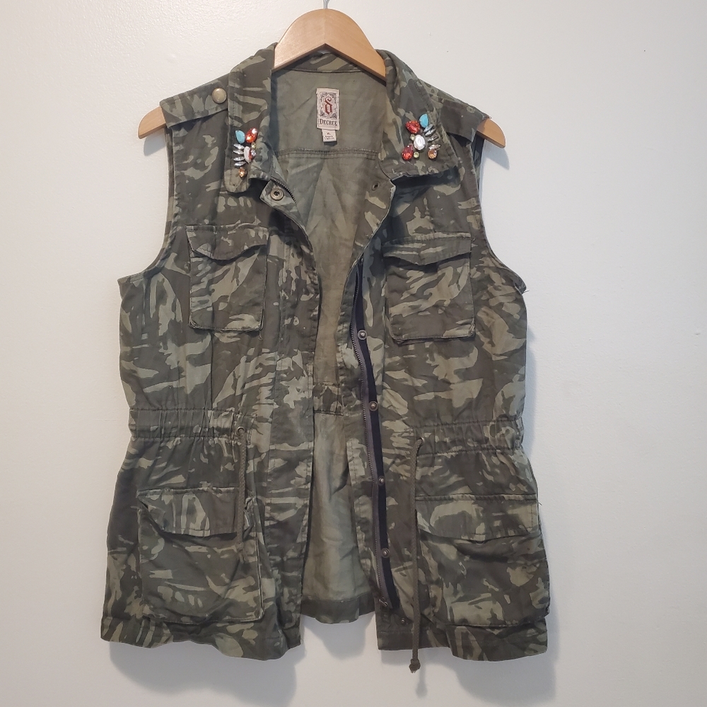 Decree camo utility vest